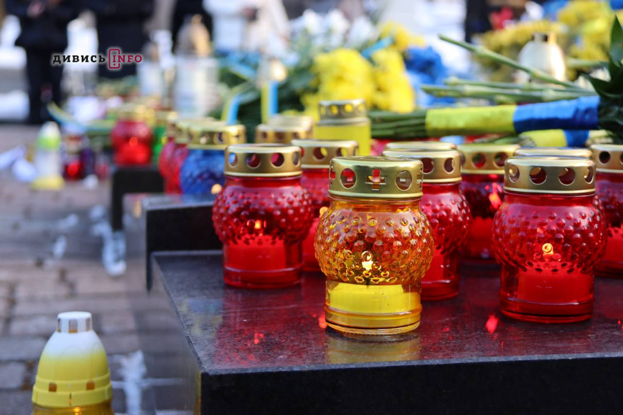 На Личаківському кладовищі у Львові вшанували Героїв Небесної Сотні (фото/відео) - 4