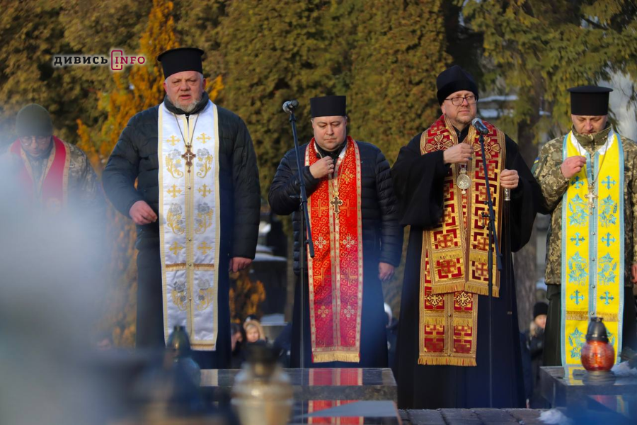 На Личаківському кладовищі у Львові вшанували Героїв Небесної Сотні (фото/відео) - 11