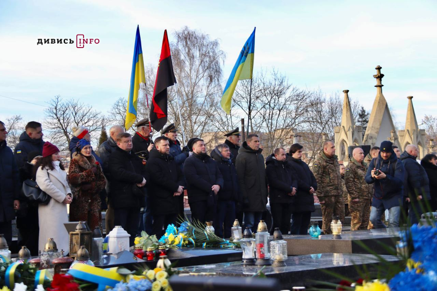 На Личаківському кладовищі у Львові вшанували Героїв Небесної Сотні (фото/відео) - 3