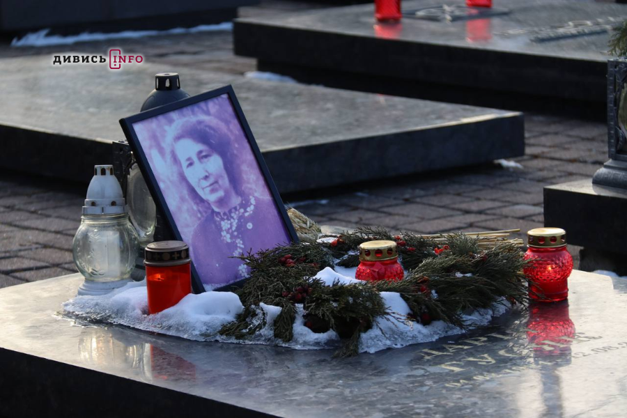 На Личаківському кладовищі у Львові вшанували Героїв Небесної Сотні (фото/відео) - 15