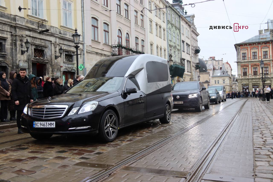 У Львові попрощались з Вікторією Шпилькою — поліцейською, яка загинула внаслідок теракту - 6