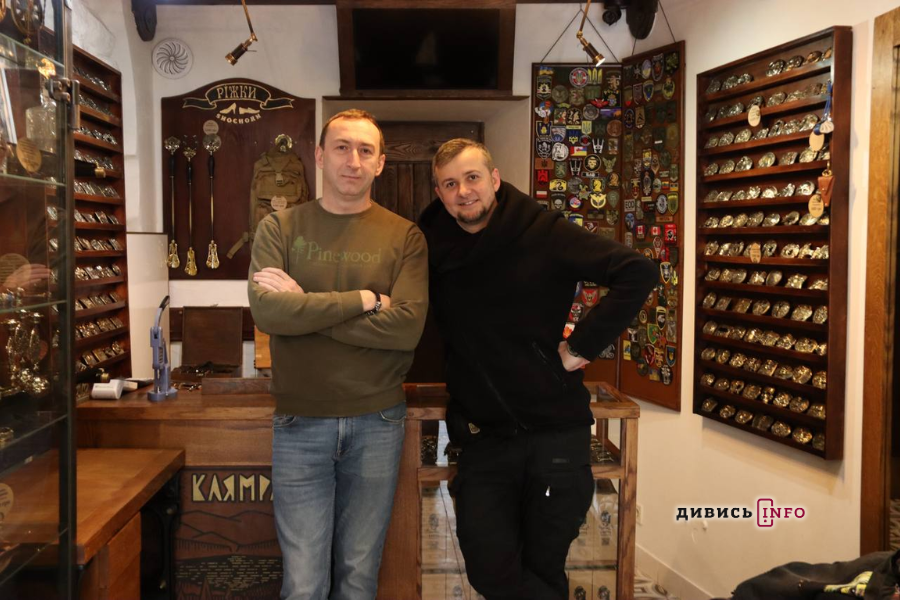 «Атрибутика впиралась тільки в тризуб, стяг і вишиванку»: як львів'яни почали першими в Україні виготовляти унікальні ремені - 1