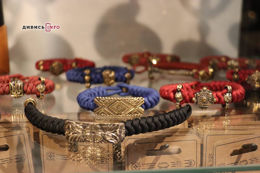 «Атрибутика впиралась тільки в тризуб, стяг і вишиванку»: як львів'яни почали першими в Україні виготовляти унікальні ремені - 12