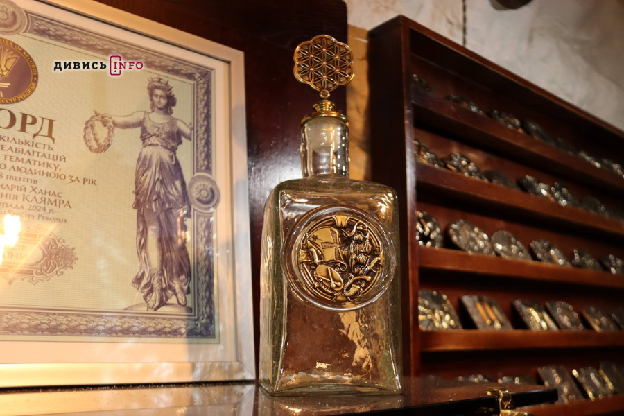 «Атрибутика впиралась тільки в тризуб, стяг і вишиванку»: як львів'яни почали першими в Україні виготовляти унікальні ремені - 13