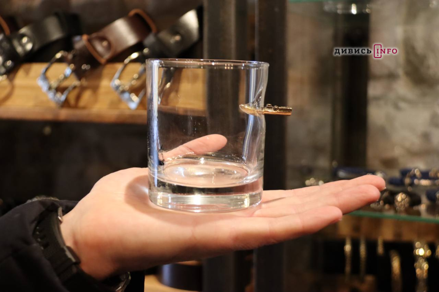 «Атрибутика впиралась тільки в тризуб, стяг і вишиванку»: як львів'яни почали першими в Україні виготовляти унікальні ремені - 14