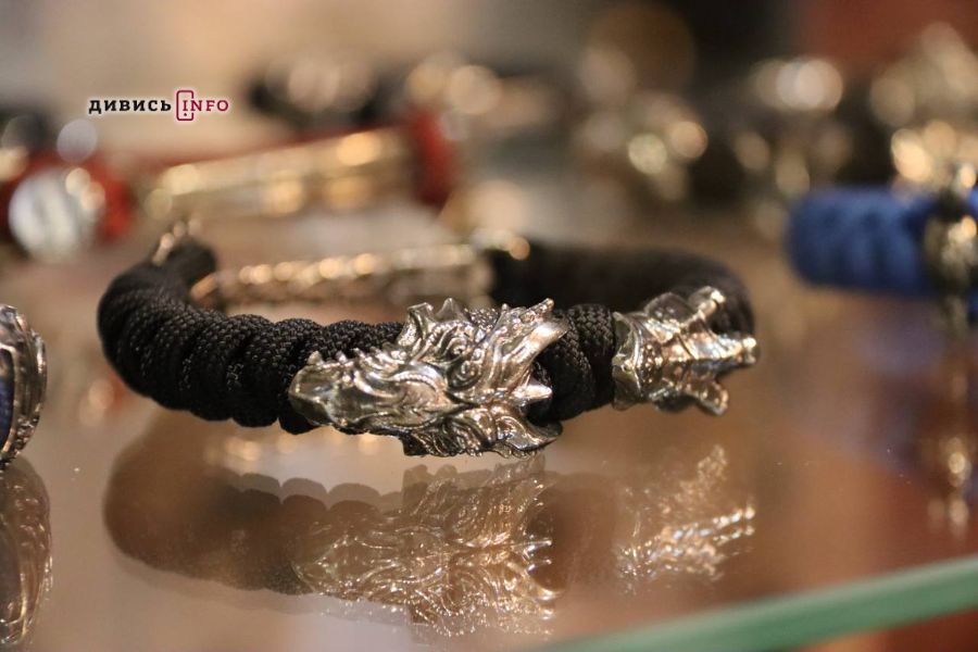 «Атрибутика впиралась тільки в тризуб, стяг і вишиванку»: як львів'яни почали першими в Україні виготовляти унікальні ремені - 21