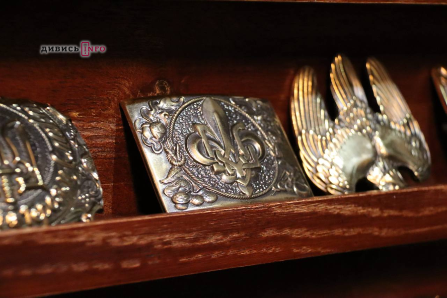 «Атрибутика впиралась тільки в тризуб, стяг і вишиванку»: як львів'яни почали першими в Україні виготовляти унікальні ремені - 23