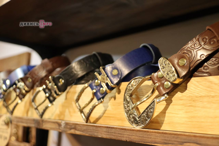«Атрибутика впиралась тільки в тризуб, стяг і вишиванку»: як львів'яни почали першими в Україні виготовляти унікальні ремені - 24