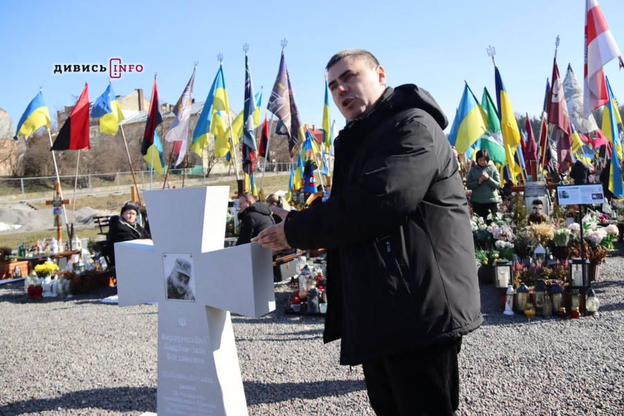 «Поставте нам гідні пам'ятники»: у Львові рідні загиблих воїнів проти запропонованих надгробків (фото) - 8