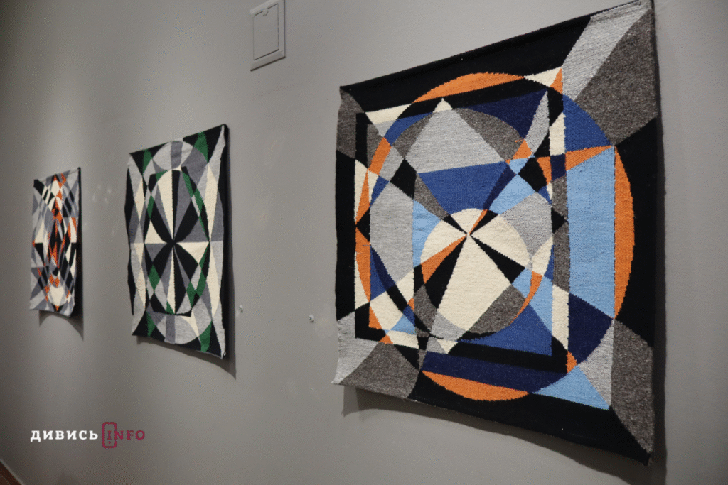 Оп-арт і українська традиція: у львівській галереї показали виставку мистецьких килимів (фото) - 10