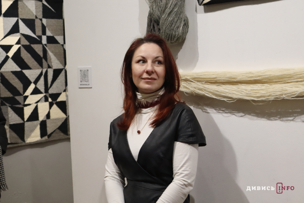 Оп-арт і українська традиція: у львівській галереї показали виставку мистецьких килимів (фото) - 13