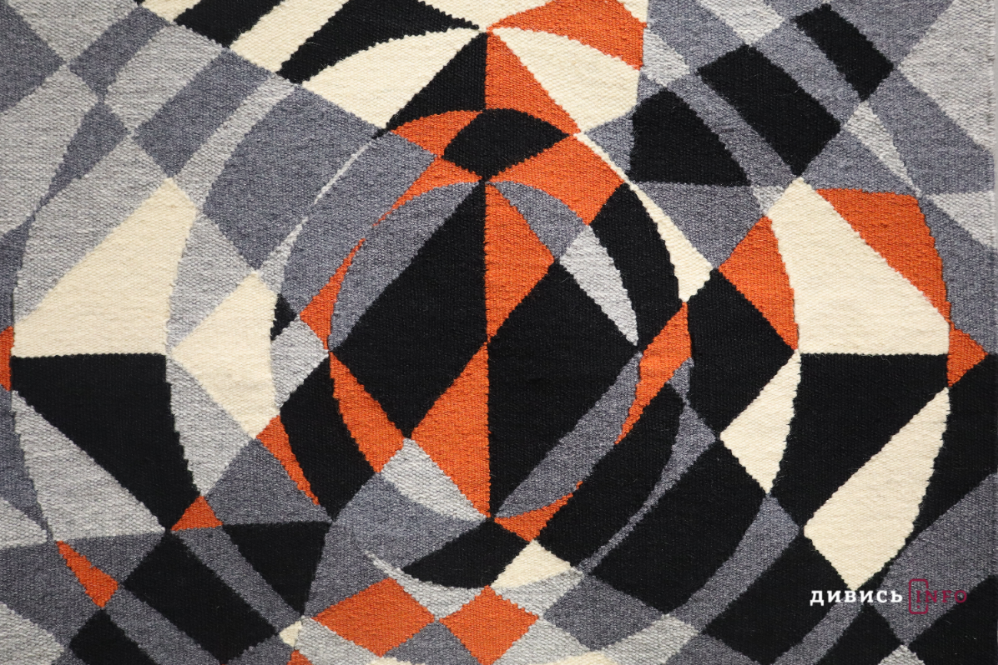 Оп-арт і українська традиція: у львівській галереї показали виставку мистецьких килимів (фото) - 5