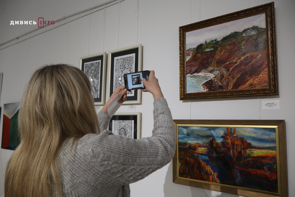 Що побачити на першій виставці непрофесійних митців у Львові (фото) - 11