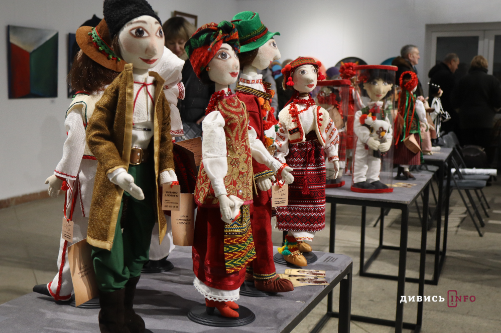 Що побачити на першій виставці непрофесійних митців у Львові (фото) - 9