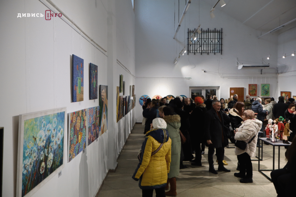 Що побачити на першій виставці непрофесійних митців у Львові (фото) - 12