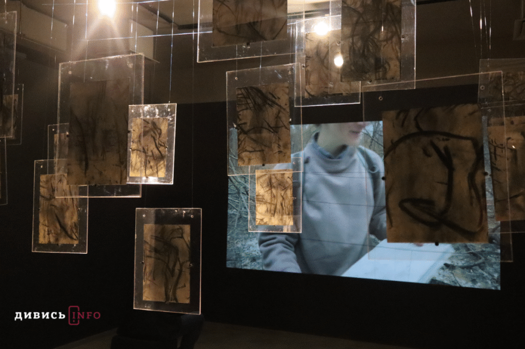 Мистецтво про біль і силу: що показують на виставці «У ядрі» у Львові (фото) - 15