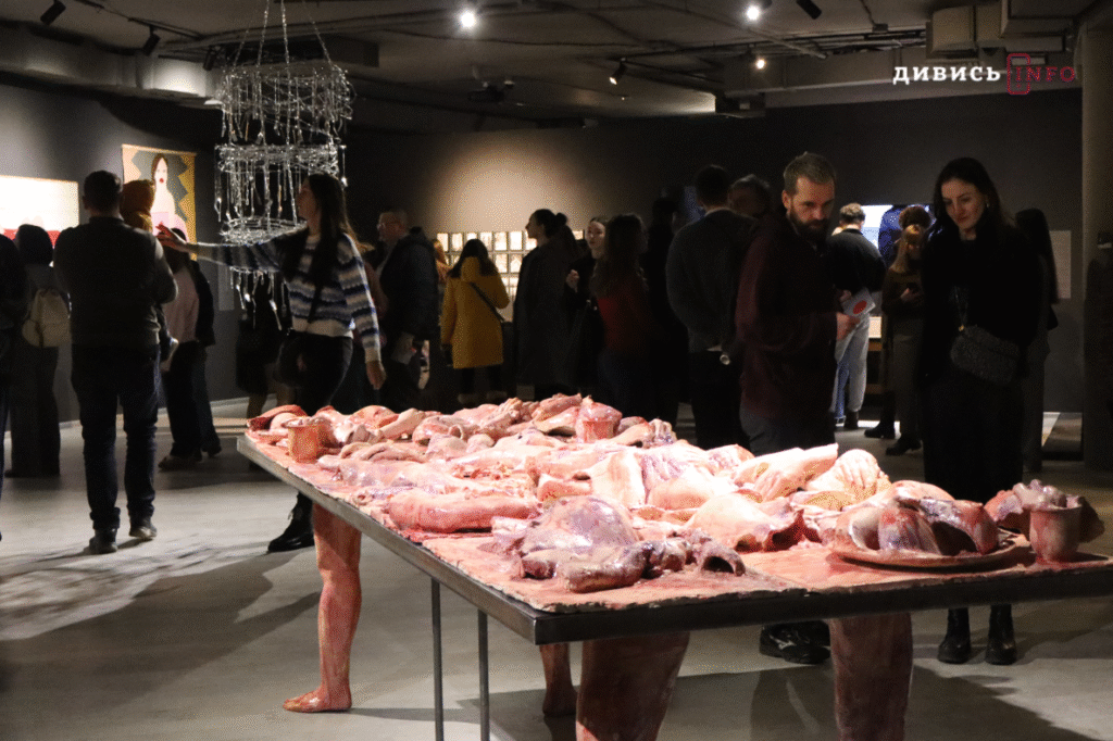 Мистецтво про біль і силу: що показують на виставці «У ядрі» у Львові (фото) - 4