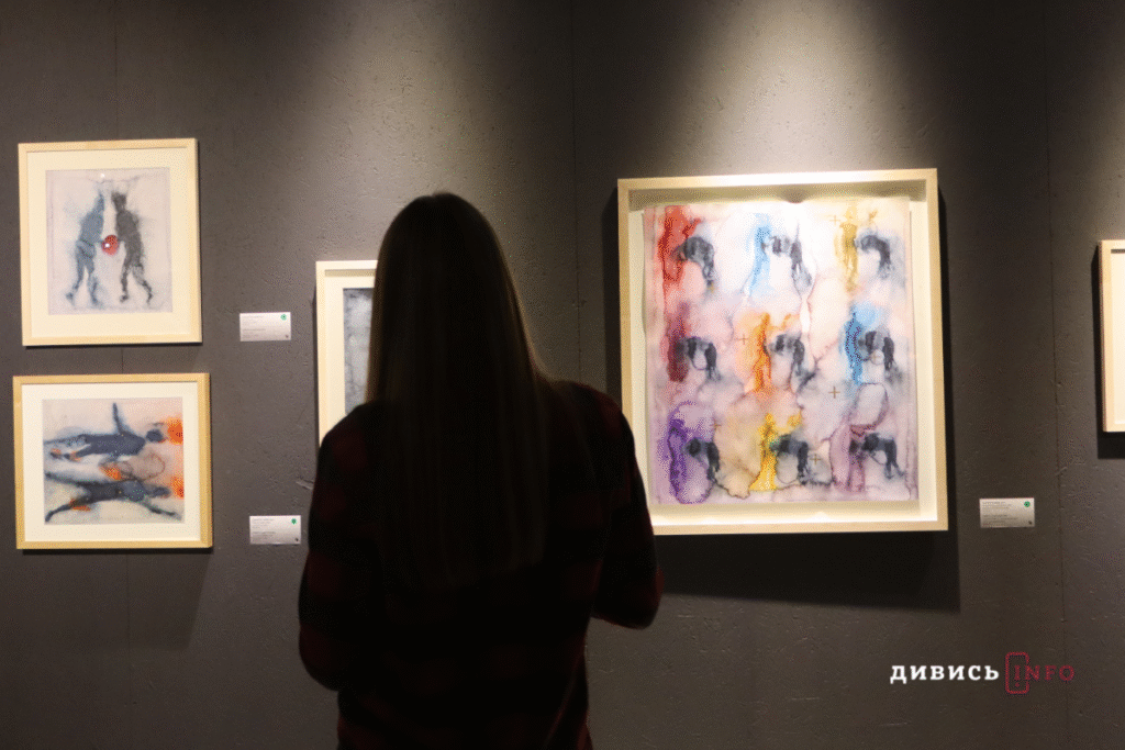 Мистецтво про біль і силу: що показують на виставці «У ядрі» у Львові (фото) - 11