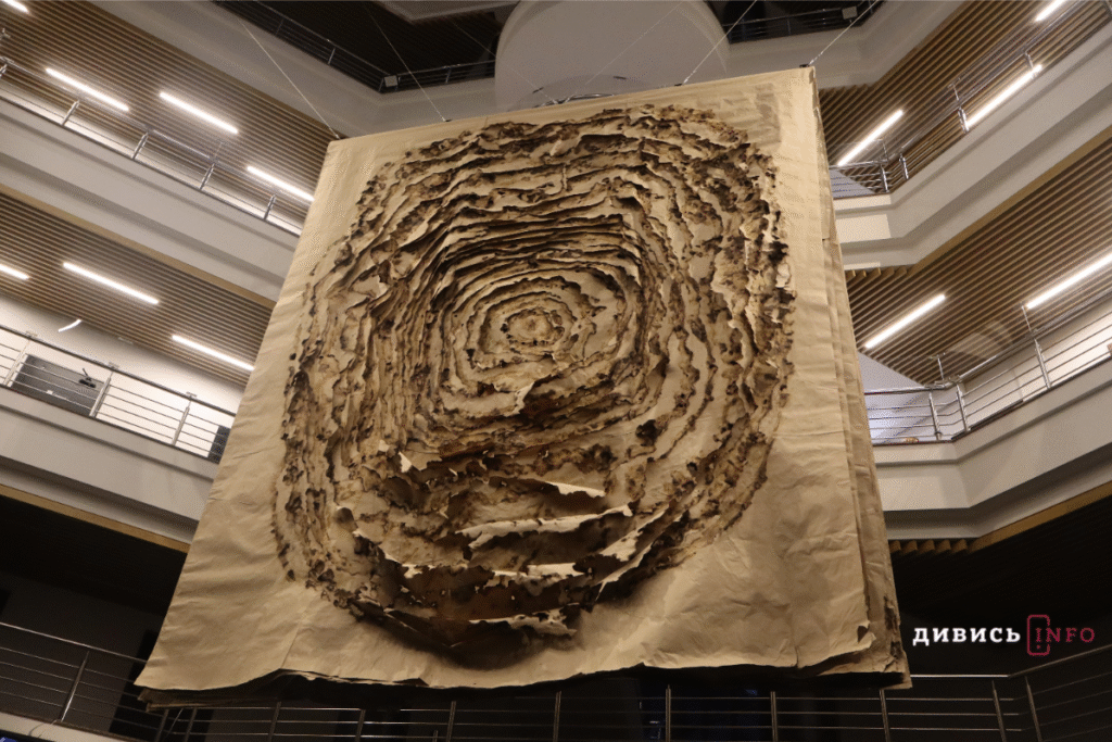 Мистецтво про біль і силу: що показують на виставці «У ядрі» у Львові (фото) - 1