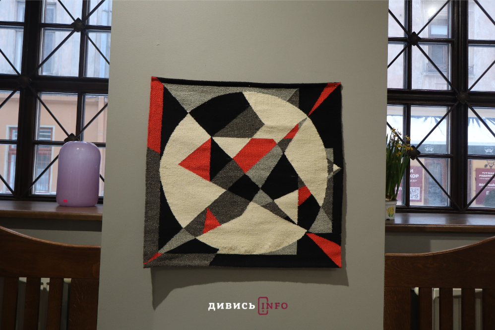 «Коли працюєш із ниткою — це дуже медитативна робота», — розмова з львівською мисткинею, яка тче гобелени - 7