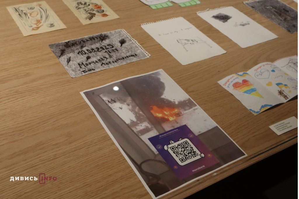 Якою є самотність під час війни: у львівському артцентрі триває виставка «Дивлячись у розриви» (фото) - 9