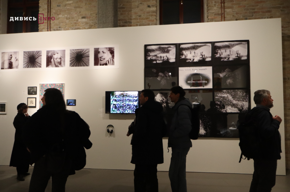 Якою є самотність під час війни: у львівському артцентрі триває виставка «Дивлячись у розриви» (фото) - 21
