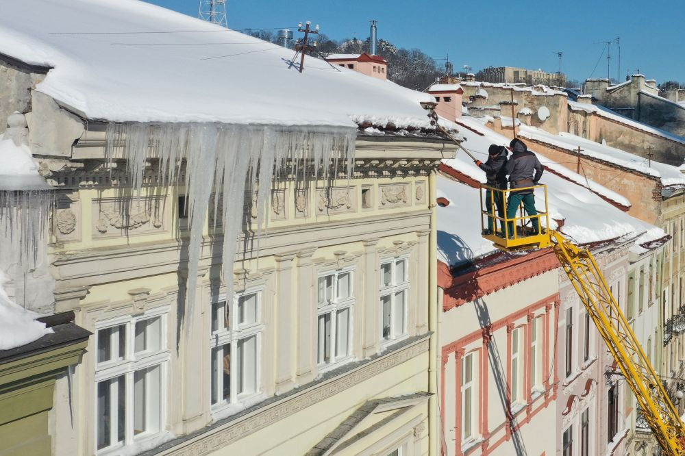 «Справу часто затягують»: які виплати можна отримати за падіння снігу у Львові та в чому нюанси - 3