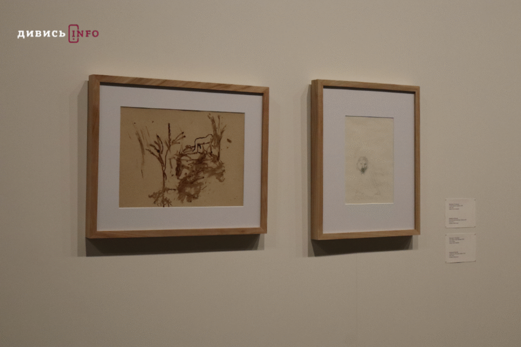 Якою є самотність під час війни: у львівському артцентрі триває виставка «Дивлячись у розриви» (фото) - 3