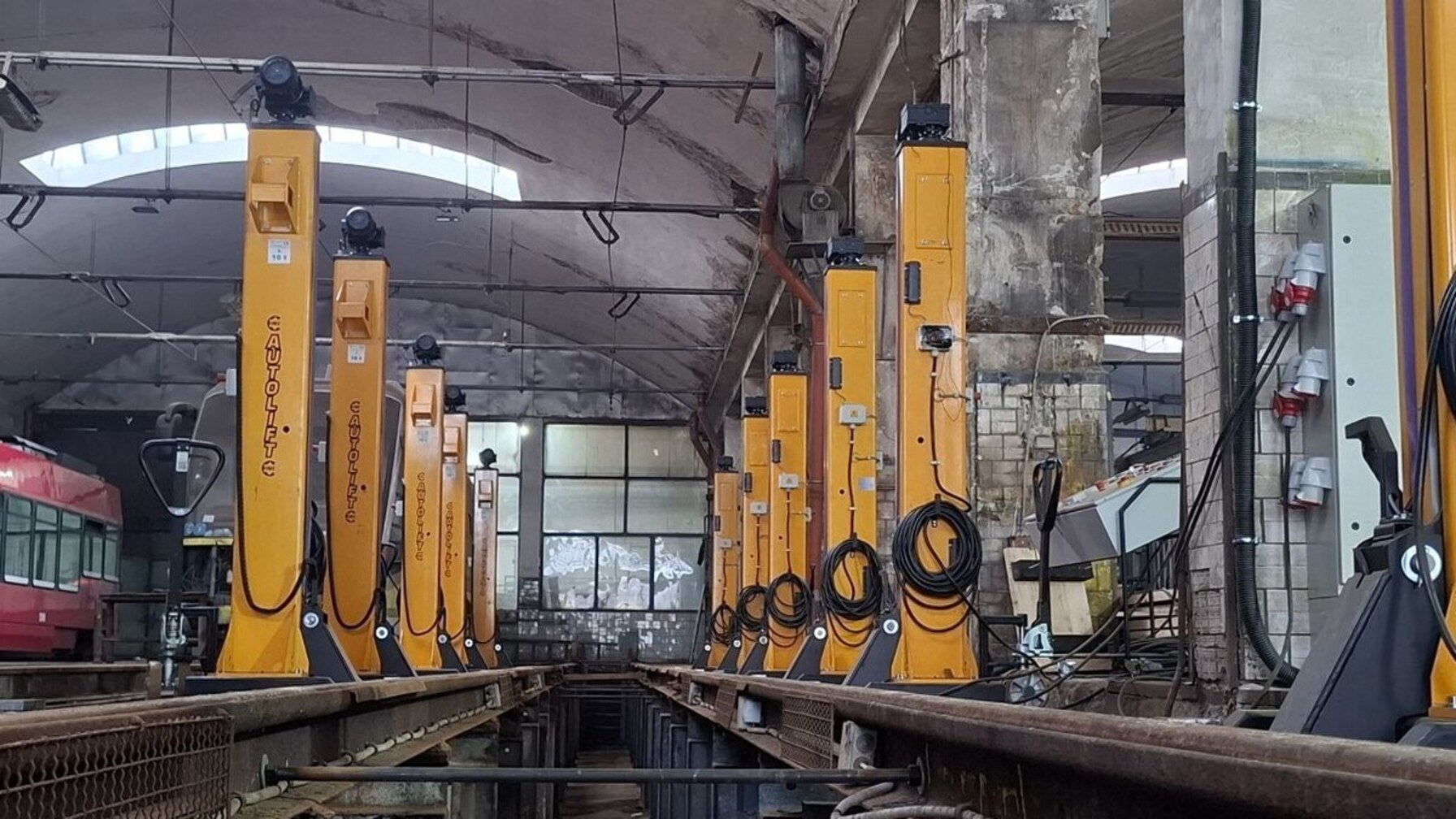 photo5213057109061211532y-193a6a50