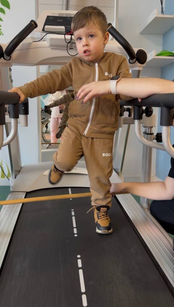 Перше слово — «літак»: як живе Марк Гладиш, який бореться з м’язовою дистрофією Дюшена - 3