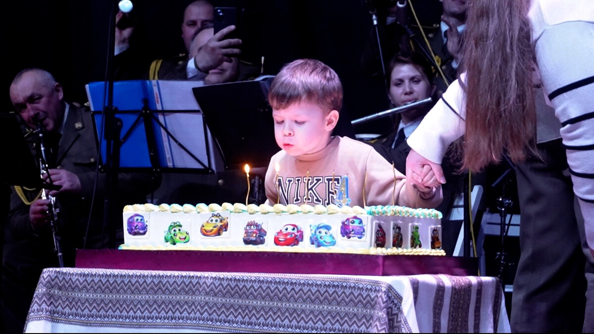 марк з тортом