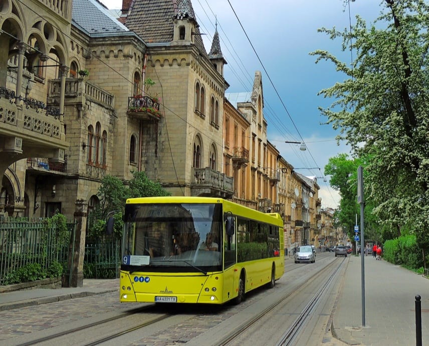 Прощання з воїнами, отруєння дітей і доступний транспорт у Львові: головні новини дня - 4