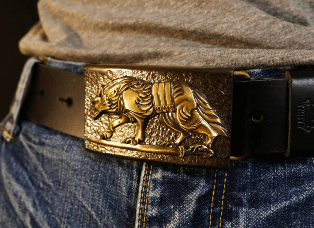 «Атрибутика впиралась тільки в тризуб, стяг і вишиванку»: як львів'яни почали першими в Україні виготовляти унікальні ремені - 7