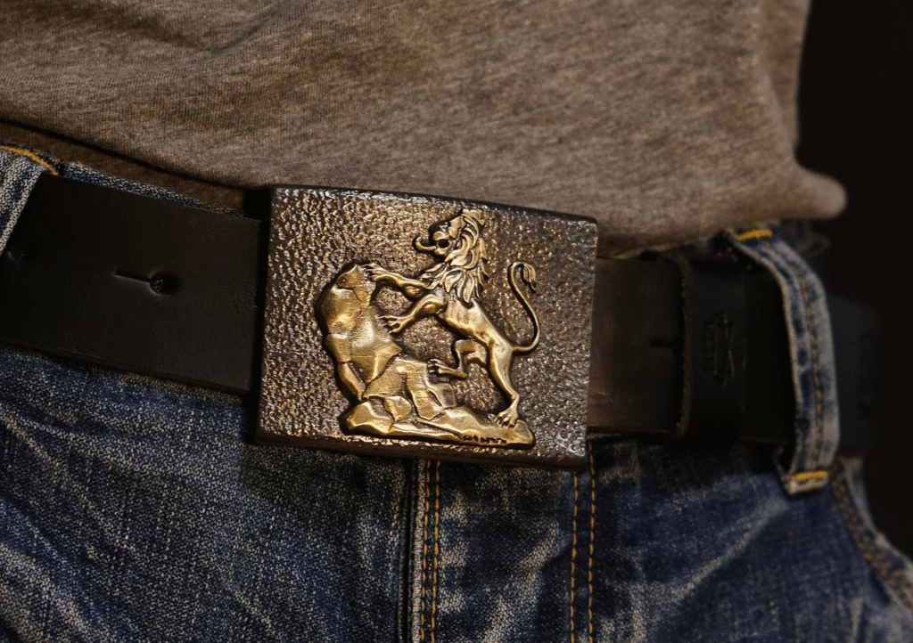 «Атрибутика впиралась тільки в тризуб, стяг і вишиванку»: як львів'яни почали першими в Україні виготовляти унікальні ремені - 5