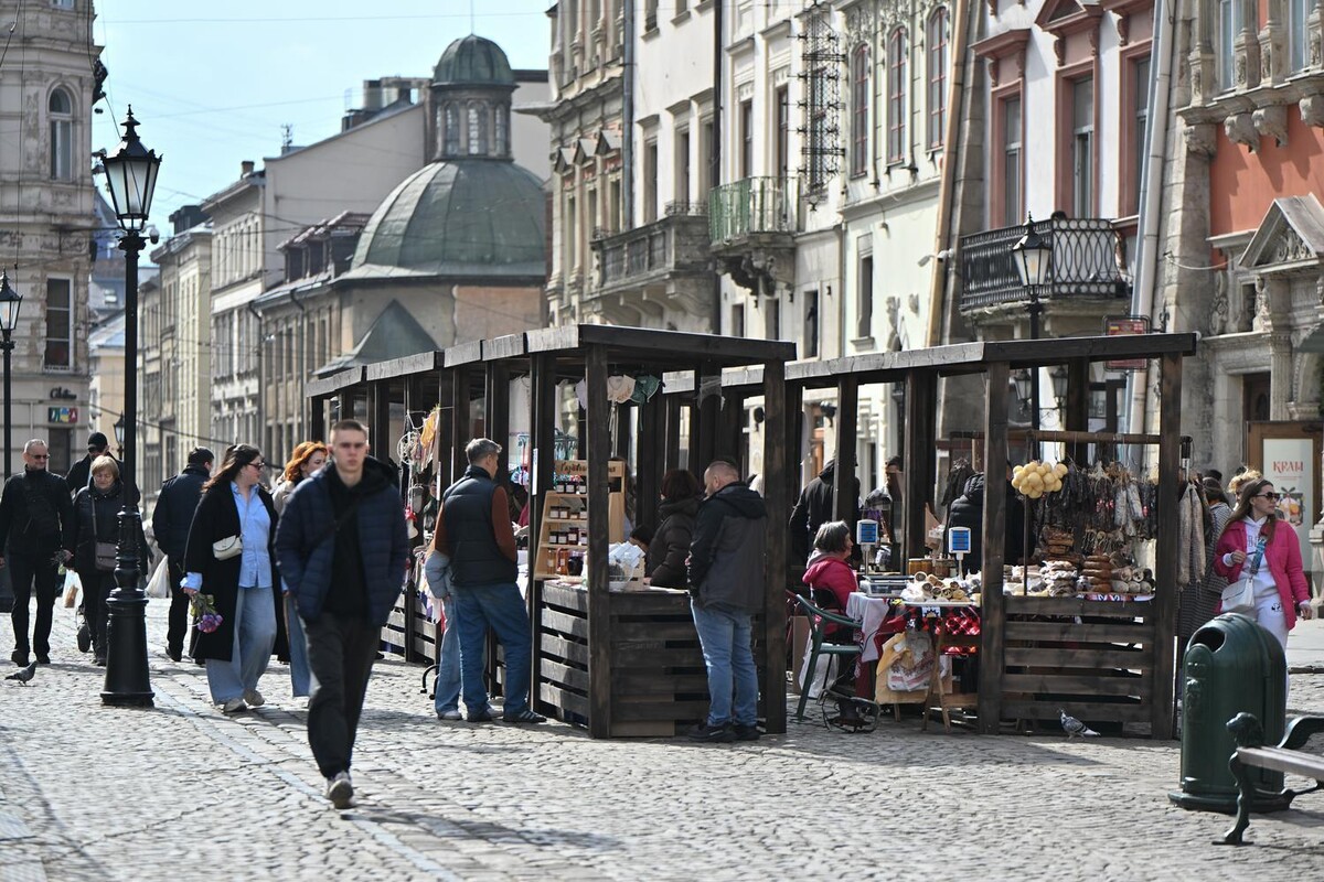 Ікони, шеврони, прикраси, делікатеси з м'яса: у Львові стартував Ветеранський ярмарок - 4
