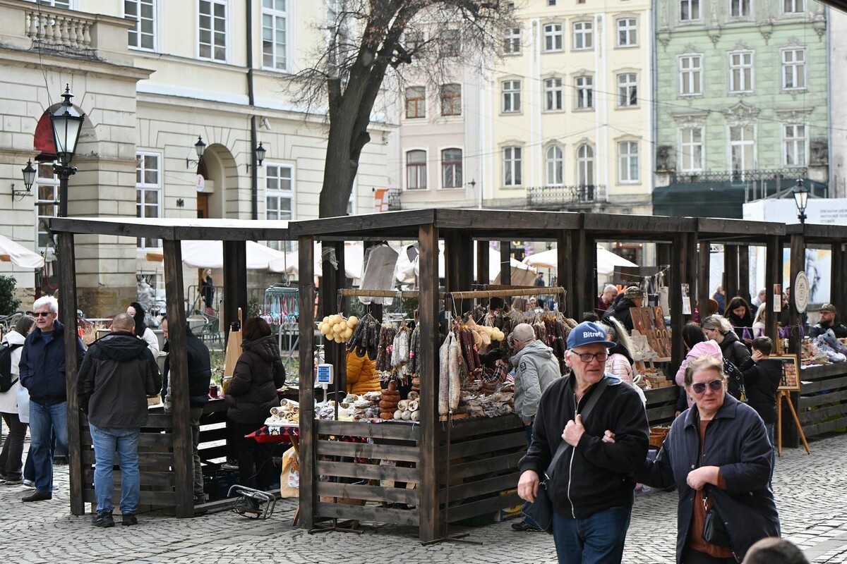 Ікони, шеврони, прикраси, делікатеси з м'яса: у Львові стартував Ветеранський ярмарок - 8