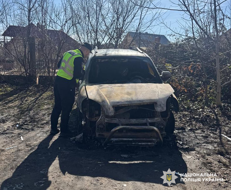 У Мостиськах підлітки на замовлення Росії підпалили три автомобілі - 1