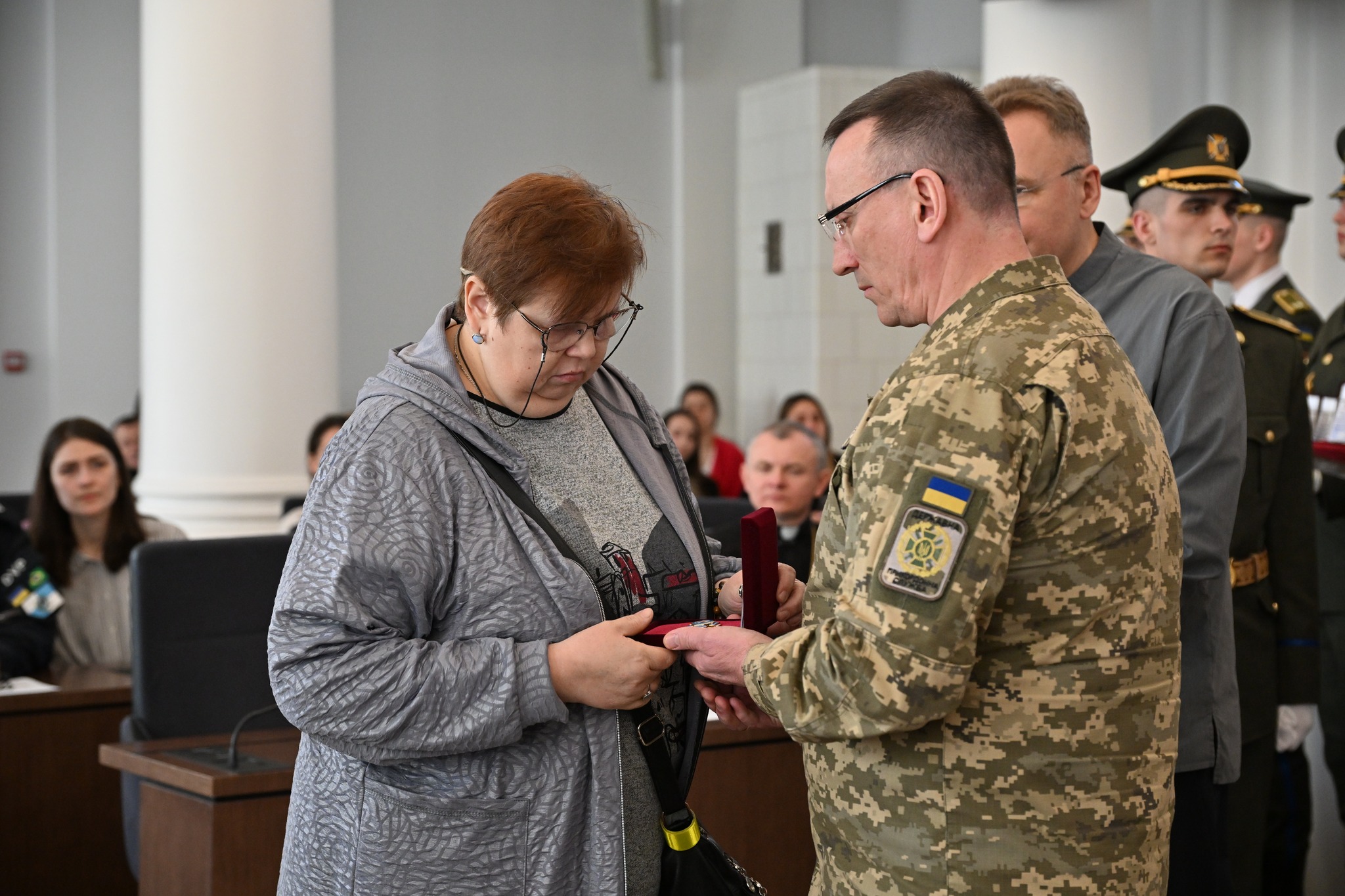 У Львові 35 захисників посмертно нагородили «Почесним знаком святого Юрія» - 5
