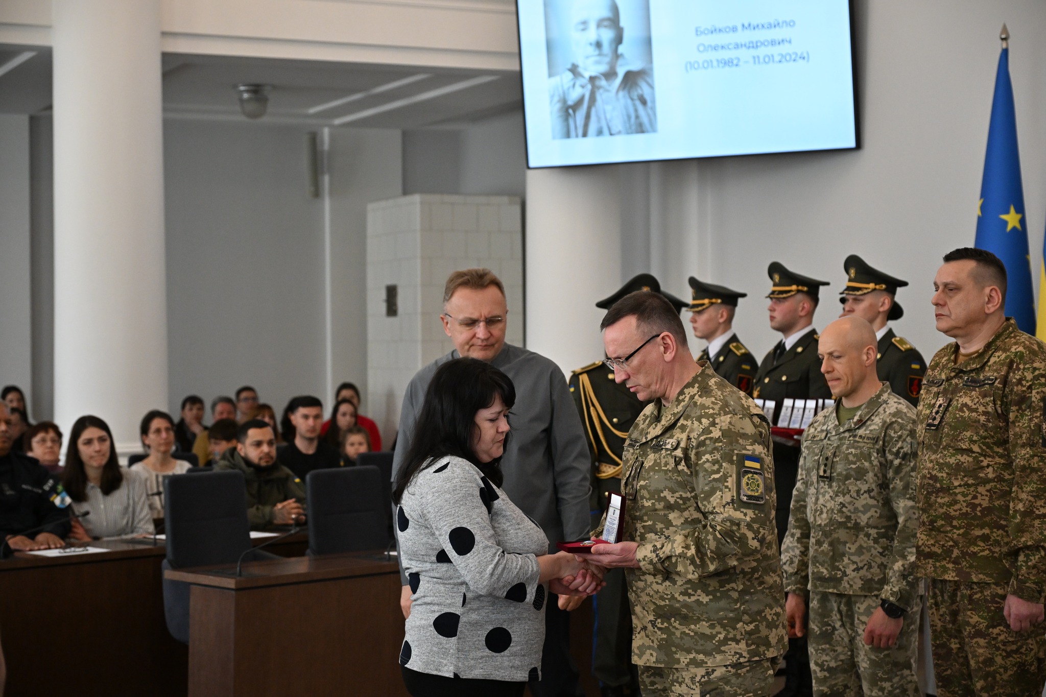 У Львові 35 захисників посмертно нагородили «Почесним знаком святого Юрія» - 7