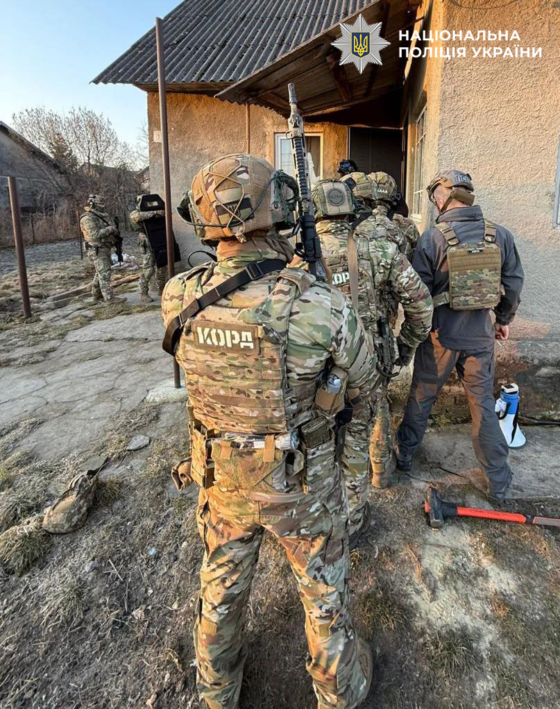 На Львівщині викрили двох чоловіків у незаконному поводженні зі зброєю та боєприпасами - 8