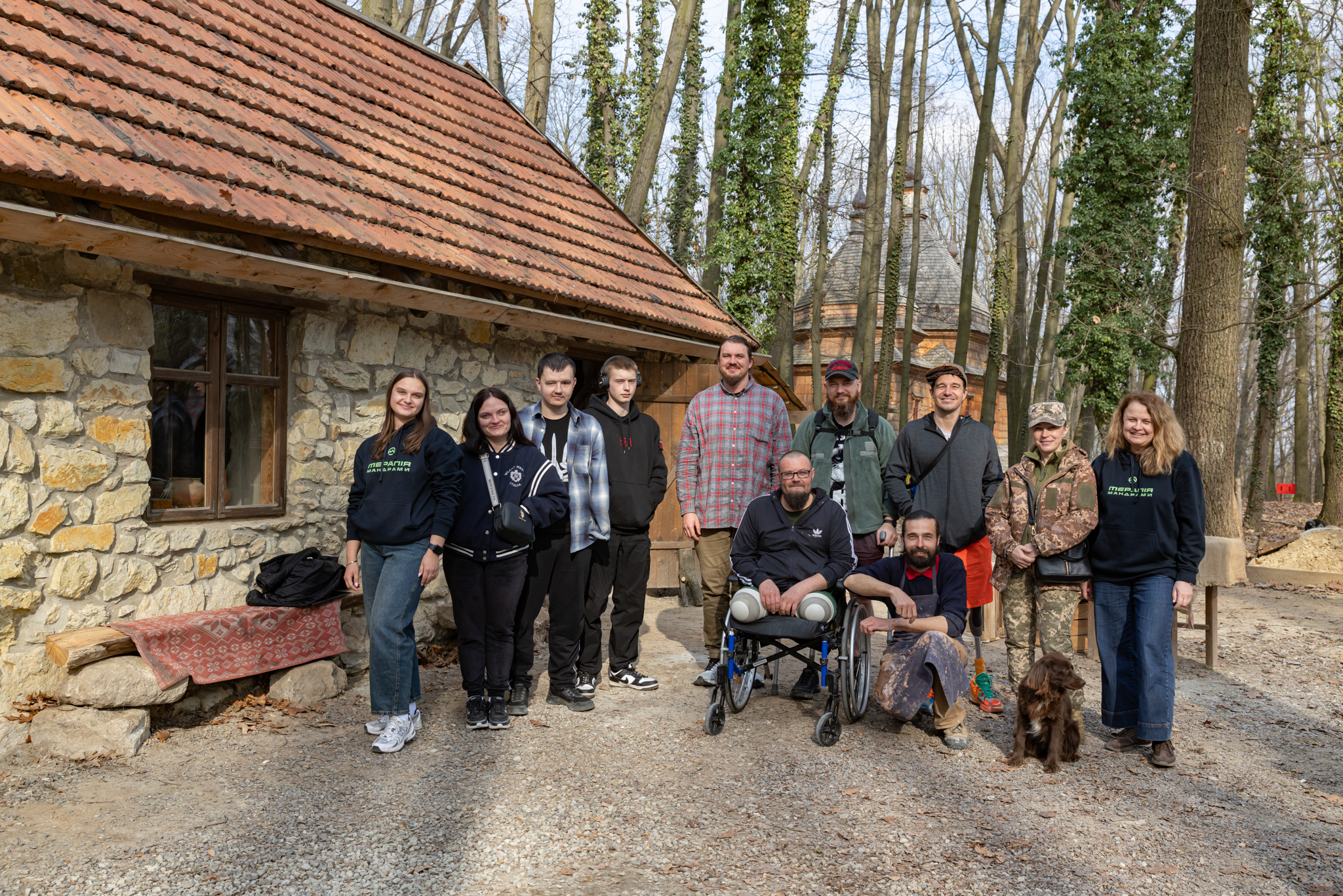 «Терапія мандрами»: захисники на реабілітації освоювали гончарство у Львівському скансені - 4