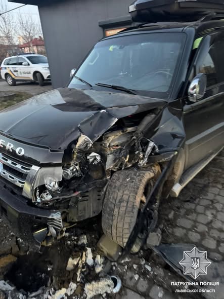 На Львівщині один водій дрифтував, інший був п’яний - обидва спричинили ДТП - 6