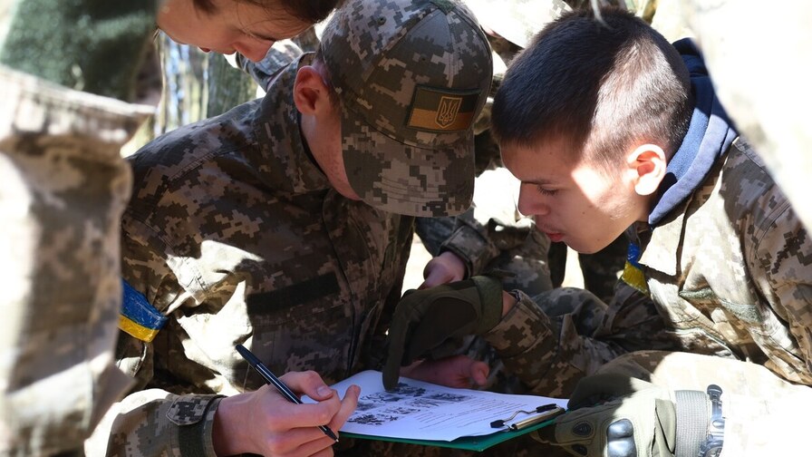 22 команди школярів взяли участь у патріотичній тереновій грі у Львові - 13