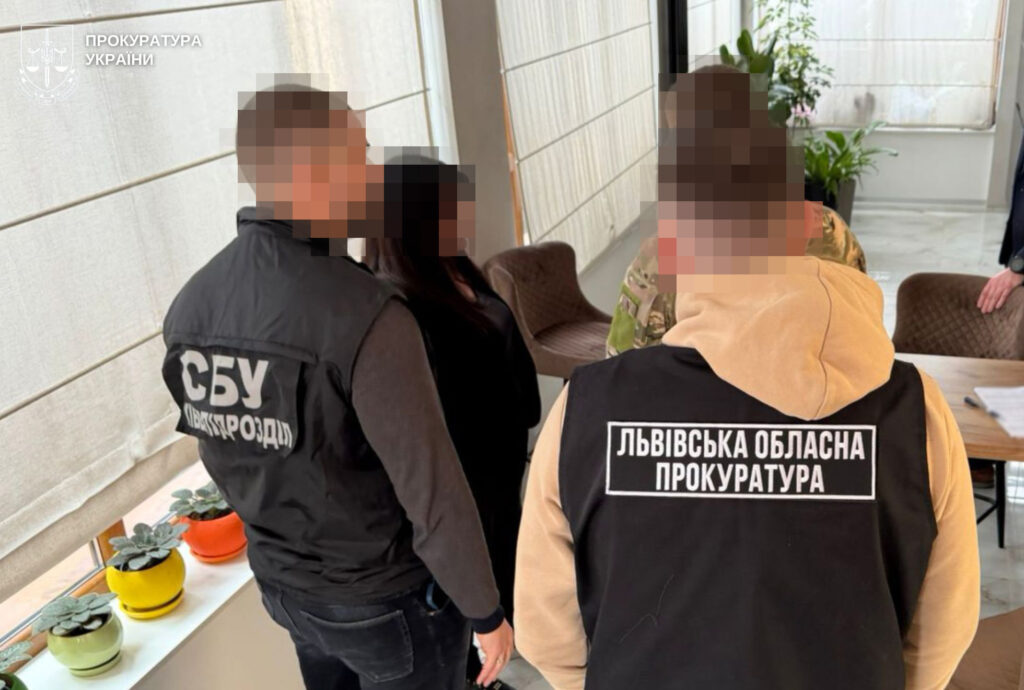 Запобіжні заходи посадовицям, ціни на продукти на Львівщині, відбудова музею Шухевича: головні новини дня - 3