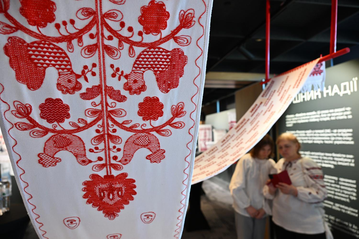 У Львові відкрили виставку «Рушник надії» - 10