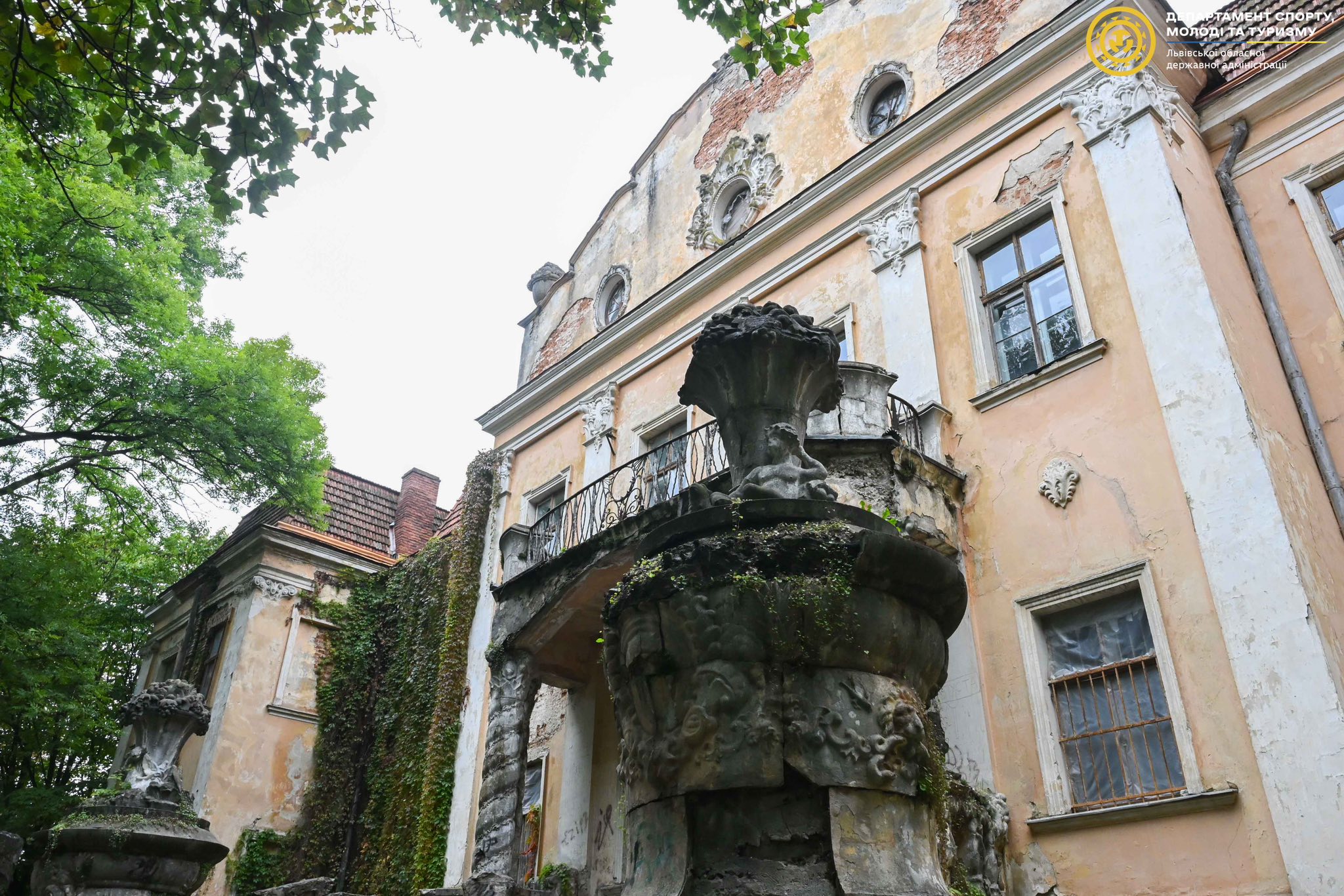 Палаци, парки та сакральна спадщина: чим приваблює Оброшинська громада - 11