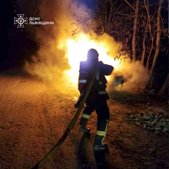 На Стрийщині вщент згорів легковик - 2