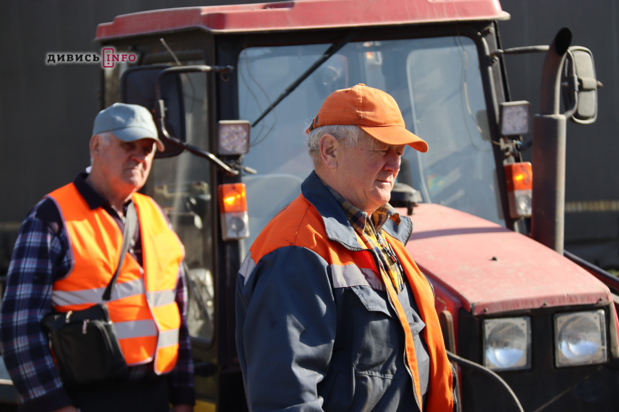 Як у Львові прибирають вулиці після зими (фото) - 18