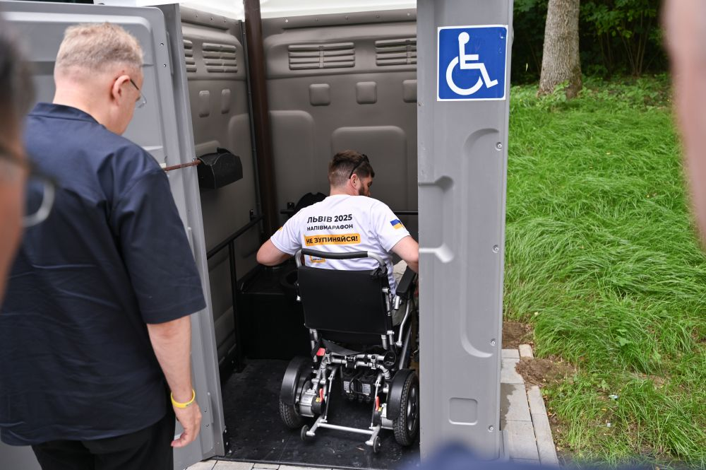 «Від доріжок до дитячих майданчиків»: що відремонтують у львівських парках цього року - 6