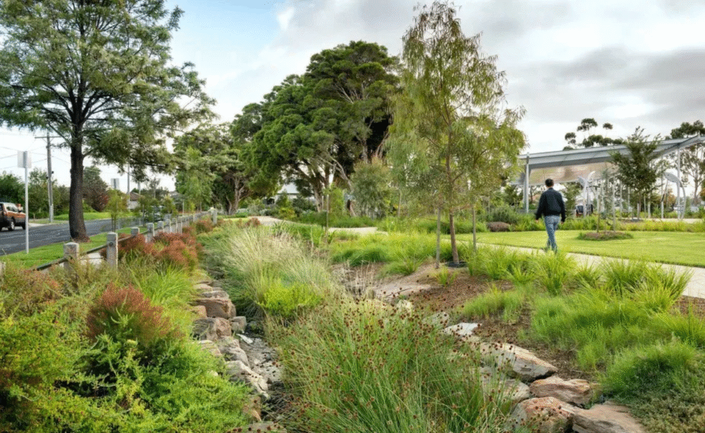 «Від доріжок до дитячих майданчиків»: що відремонтують у львівських парках цього року - 9